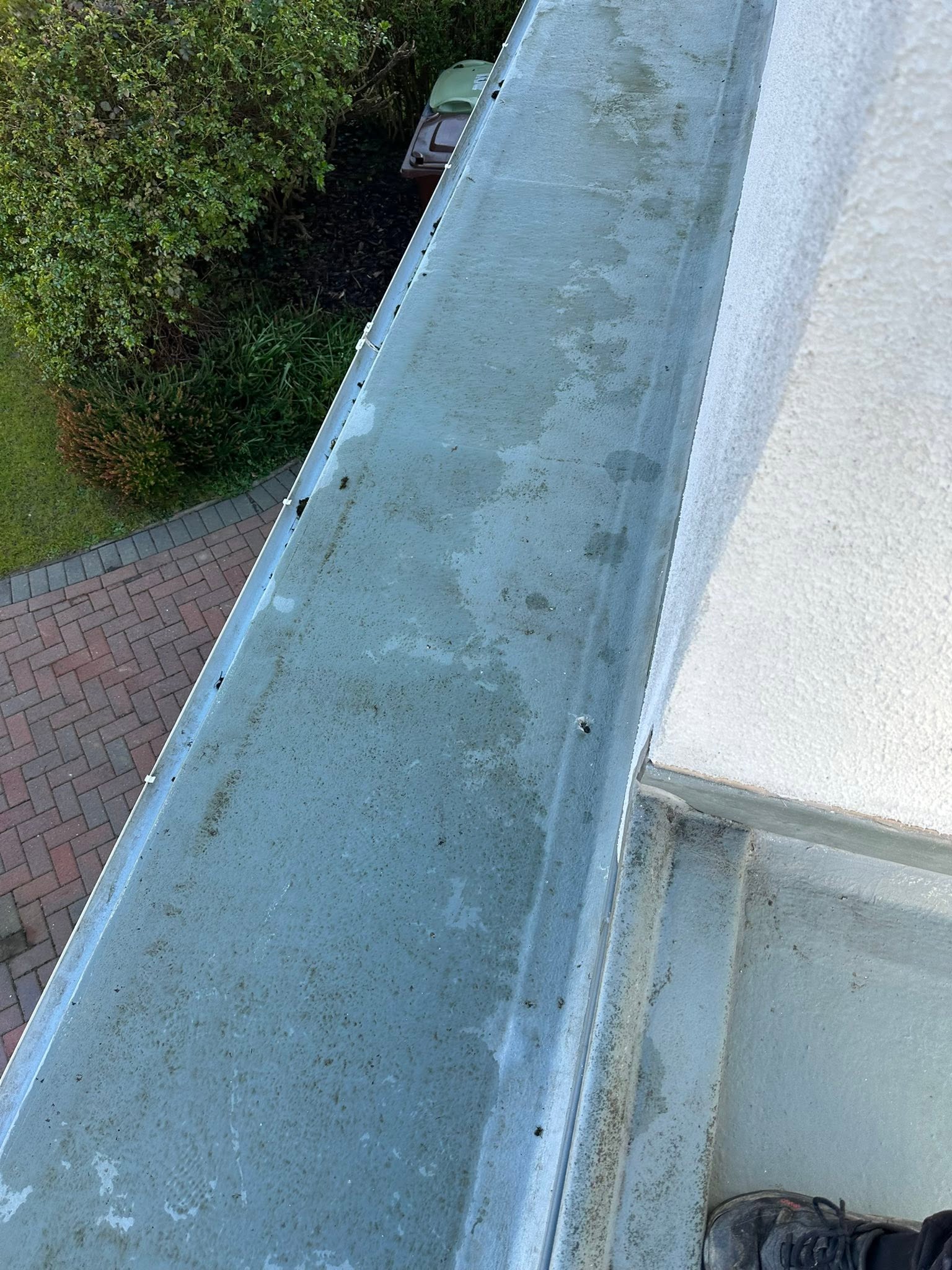 Flat roof installation